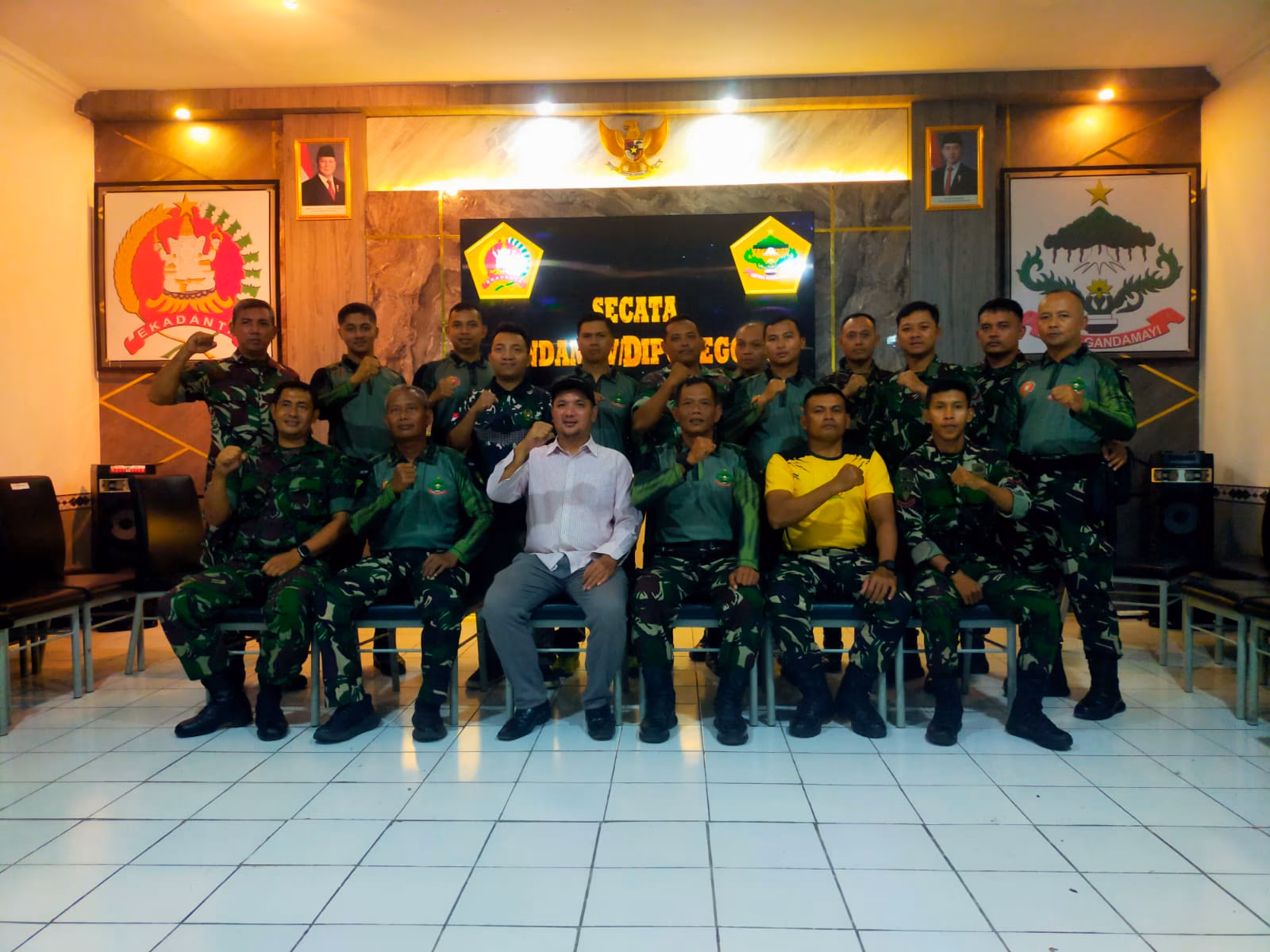 Peserta seminar tamtama menyimak dengan seksama