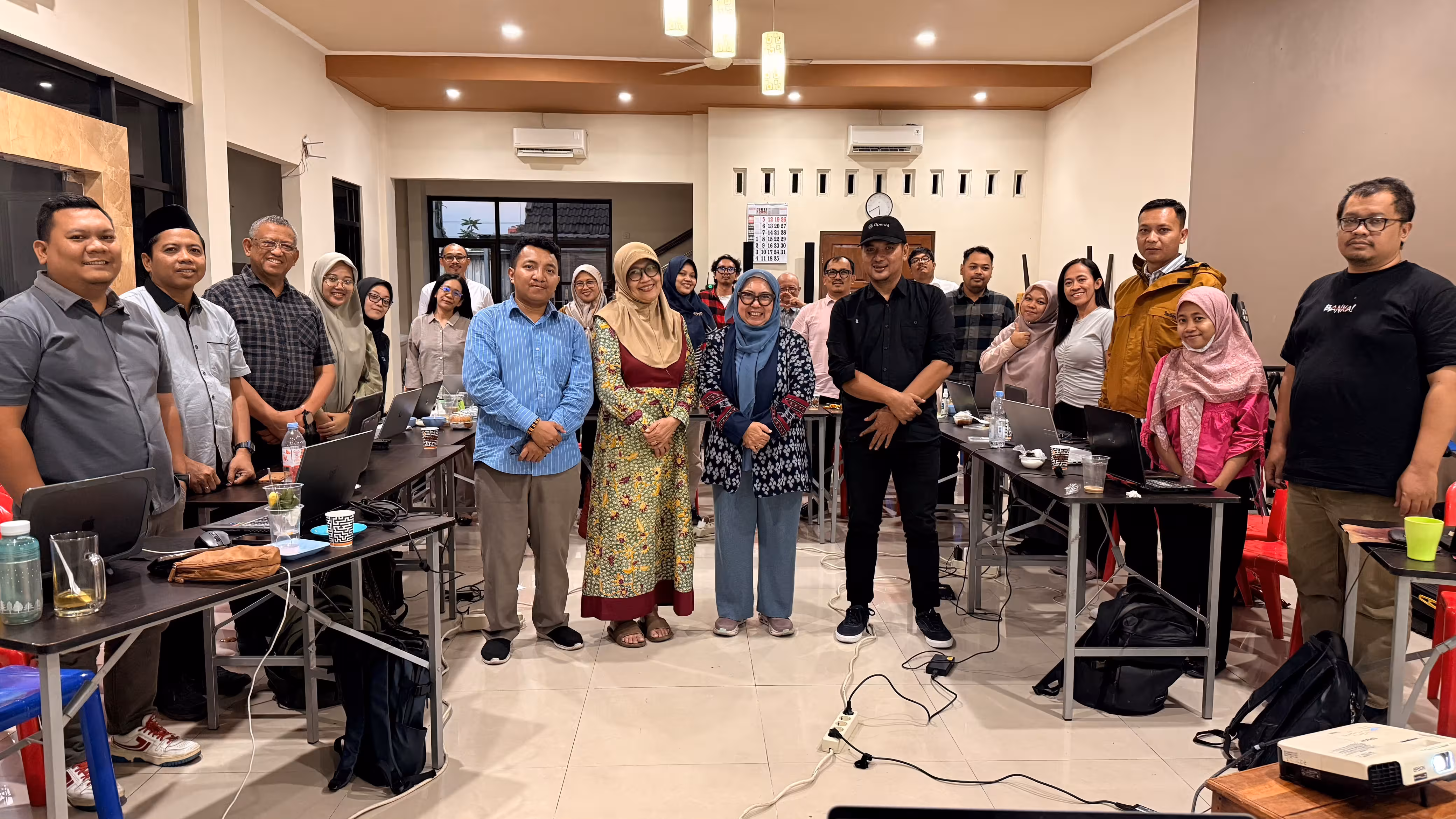 Pelatihan AI bersama tim konsultan ICDE Grup di Semarang