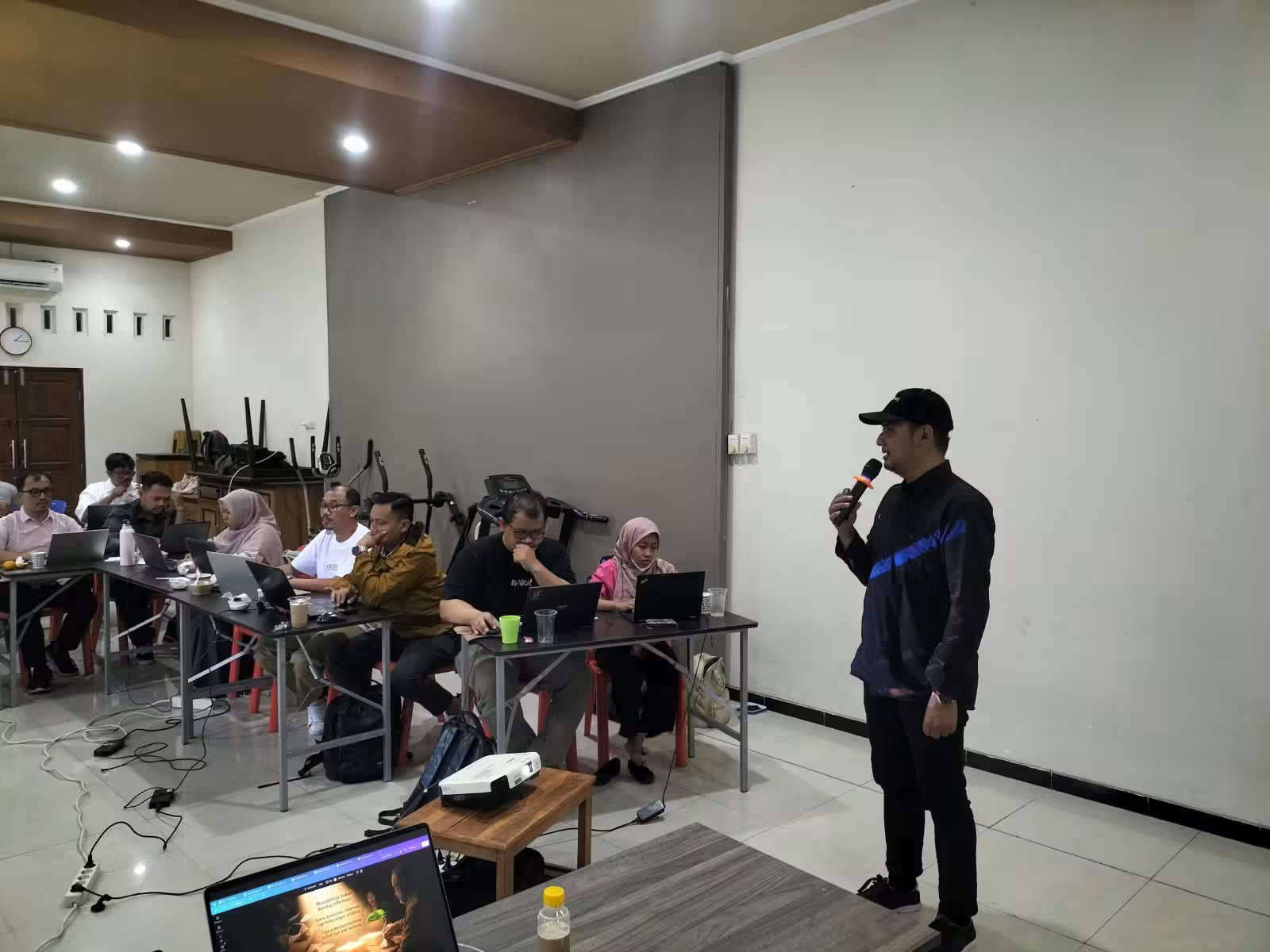 Peserta ICDE Grup mengikuti pelatihan Cursor AI